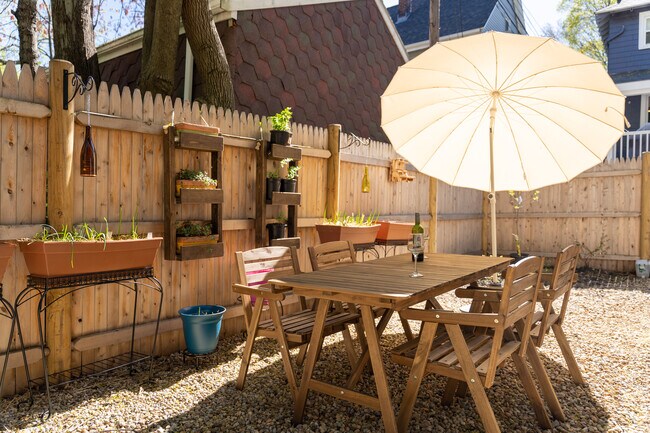 Building Photo - 53 Bailey St