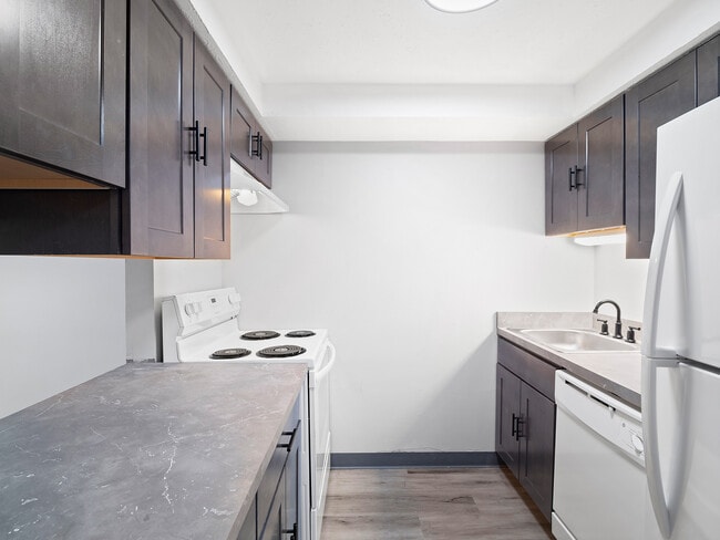 Building Photo - Pinegrove Apartments