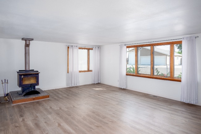 Building Photo - 1321 Dakota Ave