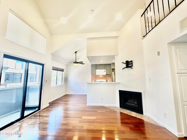 Building Photo - 1118 E Palmer Ave