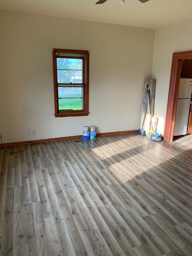 Building Photo - 208 Maple St