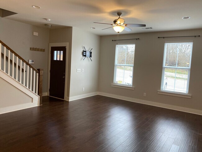 Building Photo - 1035 Saddlestone Dr