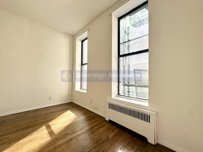 Building Photo - 156 E 85th St