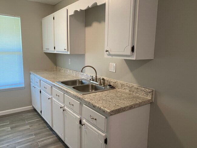Building Photo - 8 Markwest Cv
