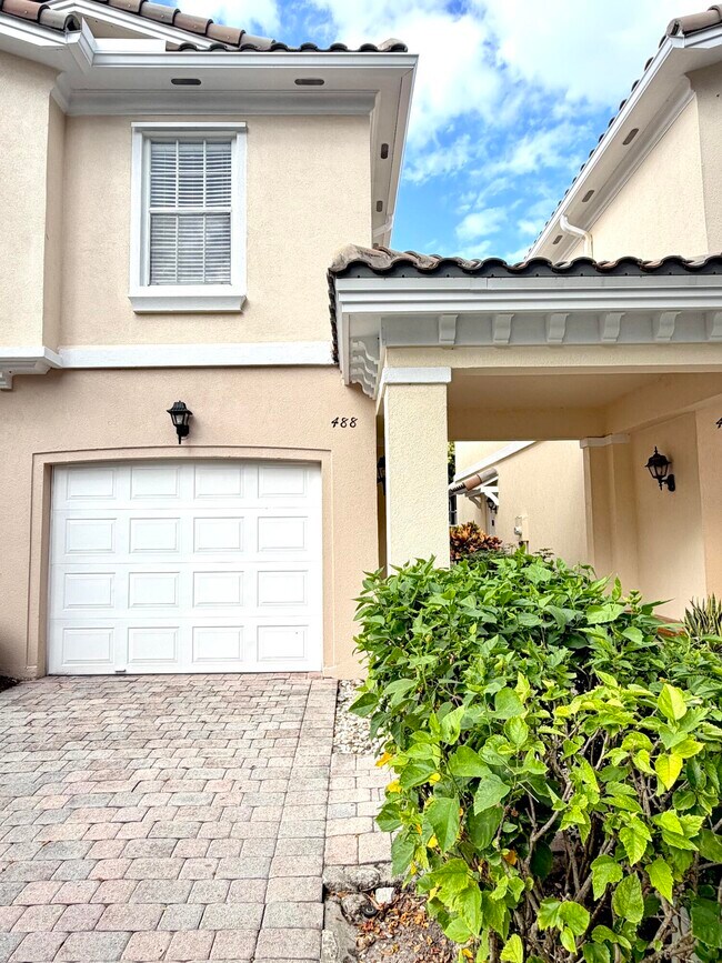 Building Photo - 488 Capistrano Dr