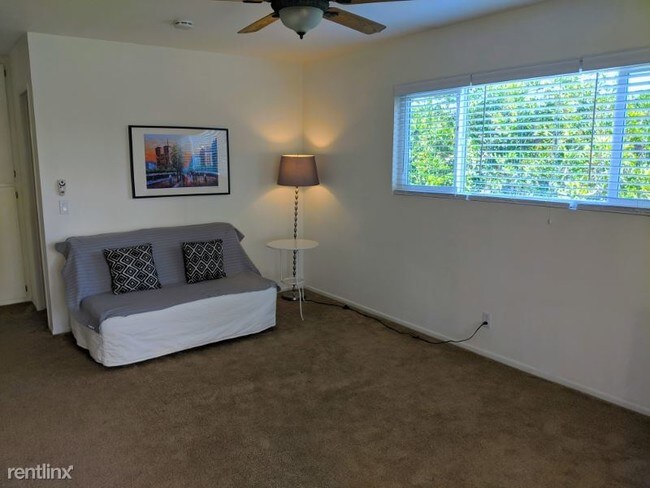 Building Photo - 4 br, 3 bath House - 1548 E San Carlos Pl