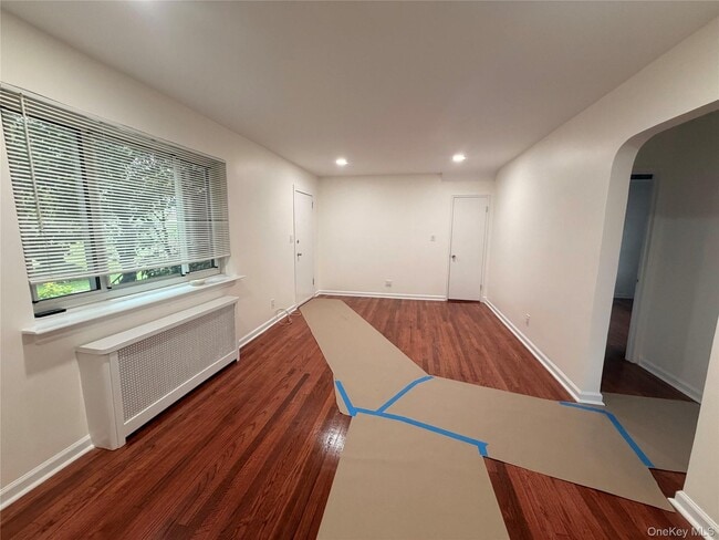 Building Photo - 72-31 Little Neck Pkwy