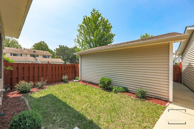 Building Photo - 11 Wood Sorrel Pl