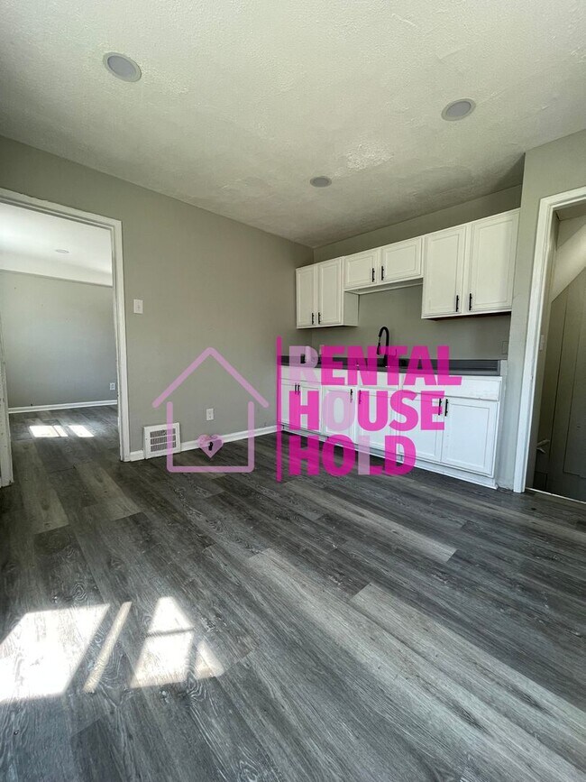 Foto del edificio - Security Deposit Slashed Just $500 Dream B...