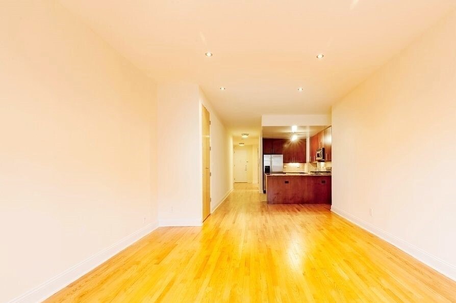 Primary Photo - 272 Park Ave S