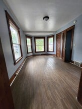 Building Photo - 746 E 6th St