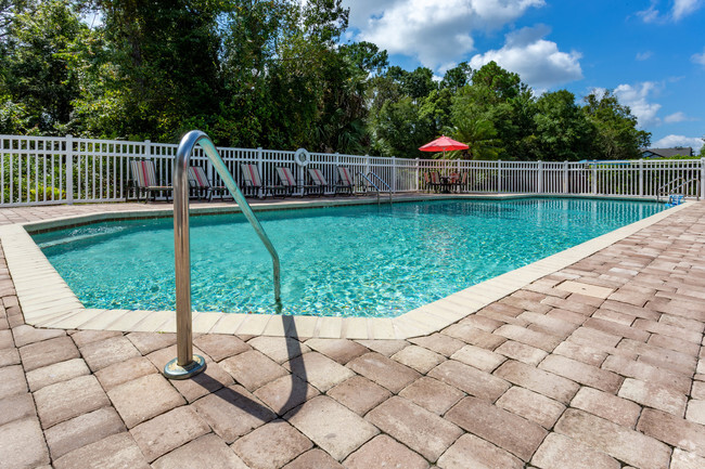 Piscina - Bristol Lakes Apartments