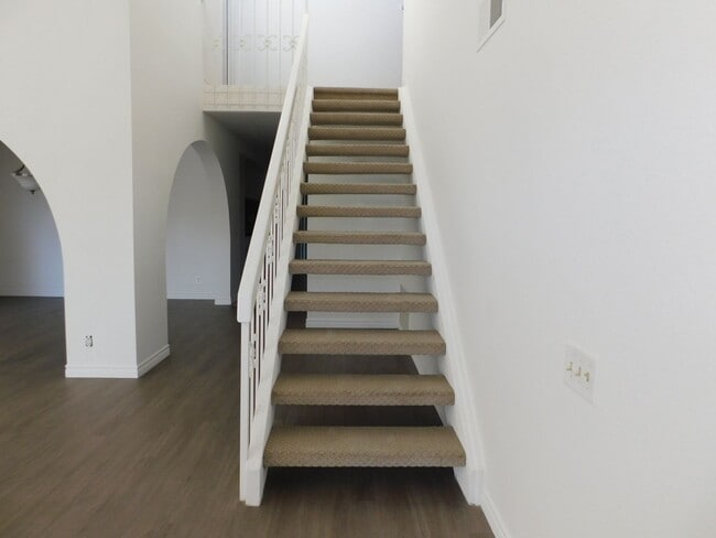 Building Photo - Spacious 4 bedroom 2.5 bath two story house in the city of Mission Viejo.