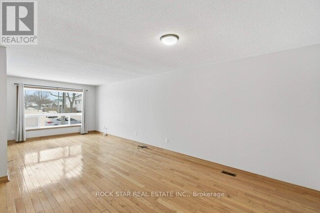 Building Photo - 115 Elmore Dr