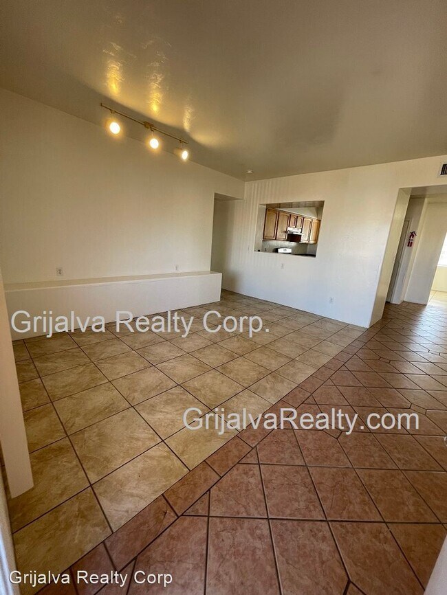 3 br, 2 bath House - 553 W. Mossman Rd photo'