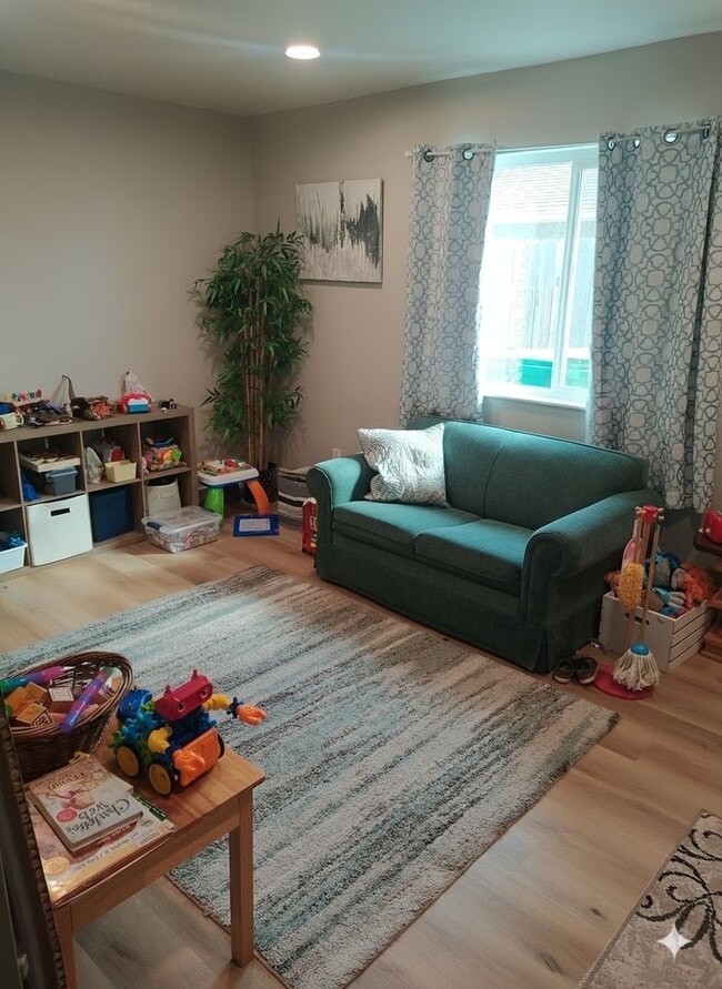 Building Photo - 3 Bed 2 Bathroom Well-Kept Home with a Great Backyard in Nipomo