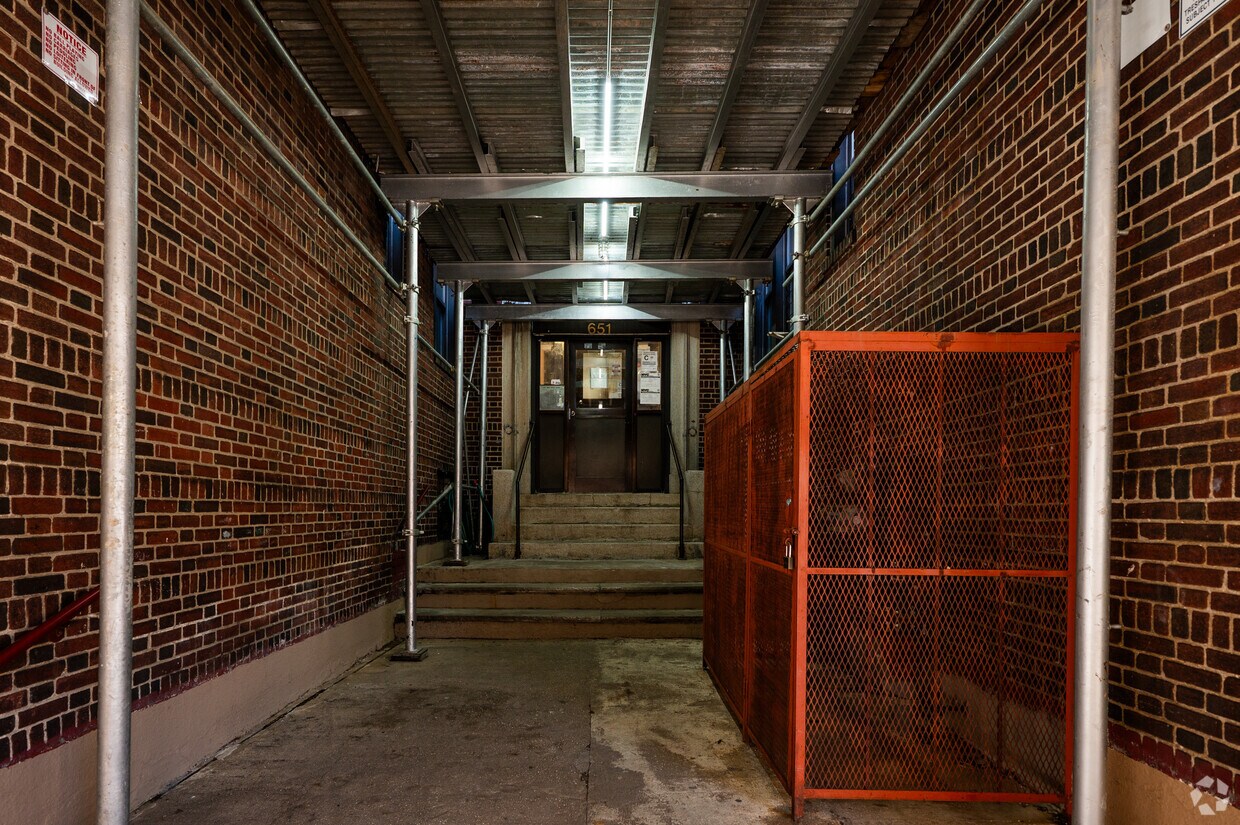 Fotografía del edificio - 651 West 190th Street