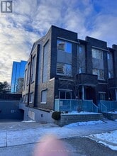 Building Photo - 315 Village Green Square