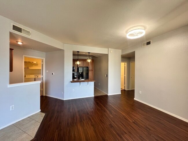 Building Photo - Remodeled 2 bedroom condo in the heart of ...