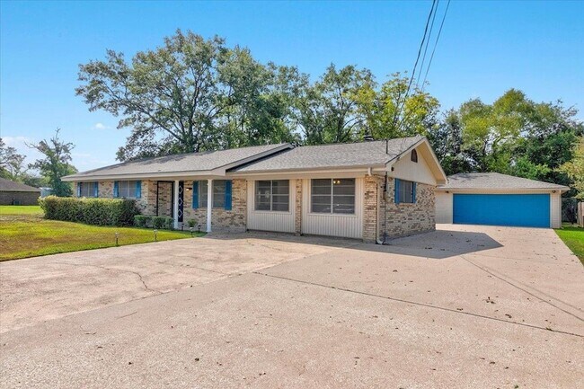 Foto del edificio - 150 Lynn Dr