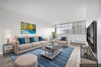 Building Photo - 65 Thorncliffe Park Dr