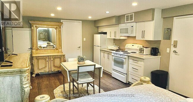Building Photo - 253 Alsace Rd