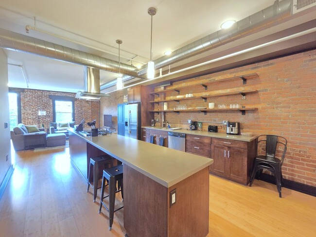 Building Photo - $3000 - 1 Bed / 1 Bath Fully Furnished Condo in a Secure Building in Downtown Spokane