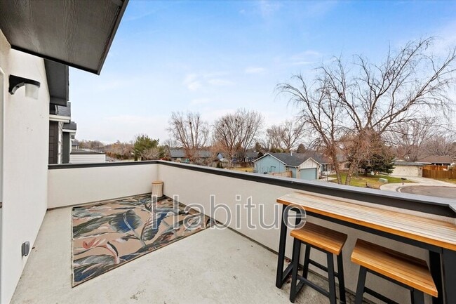 Building Photo - 917 E Bissett St