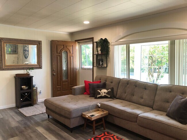 Photo - Great Family Home! 3 Bedroom/1 Bath Home o...