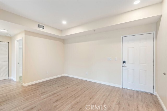 Foto del edificio - 1801 E Katella Ave