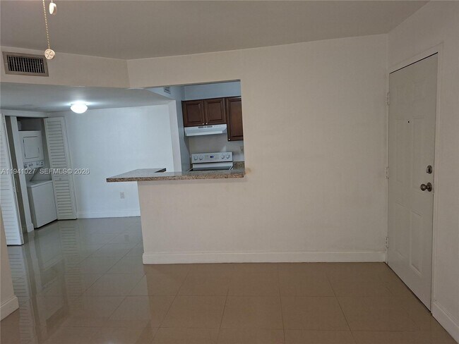 Foto del edificio - 7160 NW 179th St