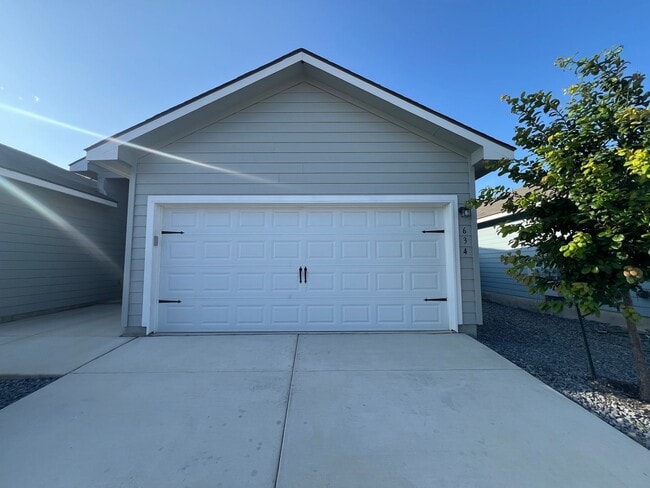 Building Photo - 632-634 Grayson Ln