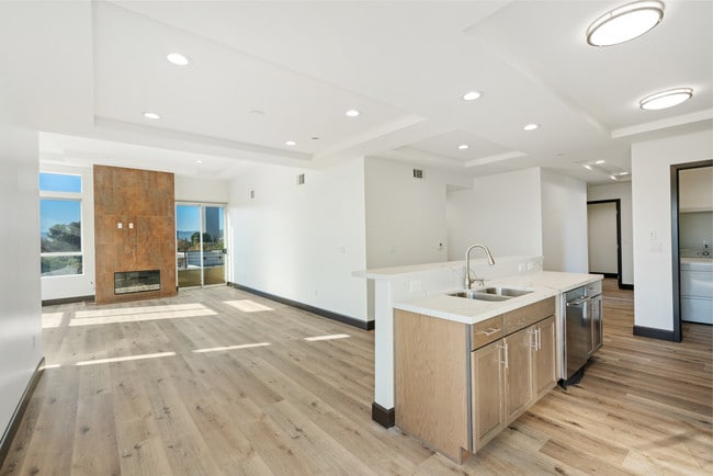 Building Photo - 5525 W Olympic Blvd
