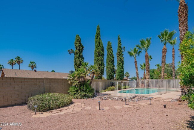 Foto del edificio - 5333 E Hearn Rd