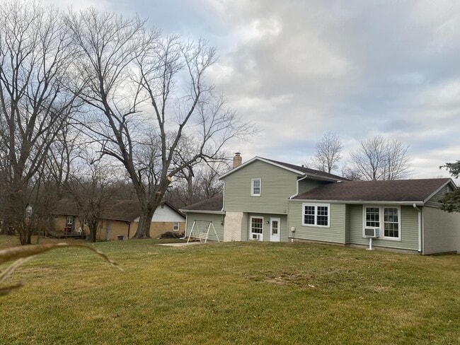 Building Photo - 4305 E Maple Manor Pkwy
