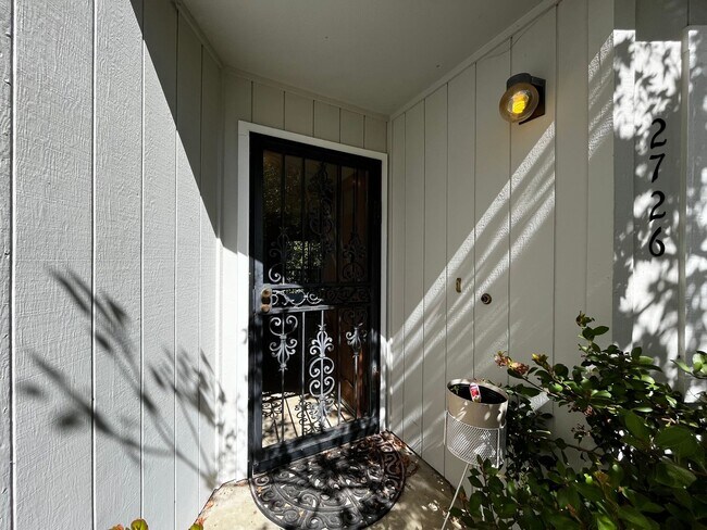 Foto del edificio - Charming Santa Cruz Townhouse: 3 Beds, 2.5...