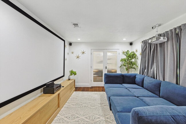 Building Photo - 1012 Cloverdale Ln