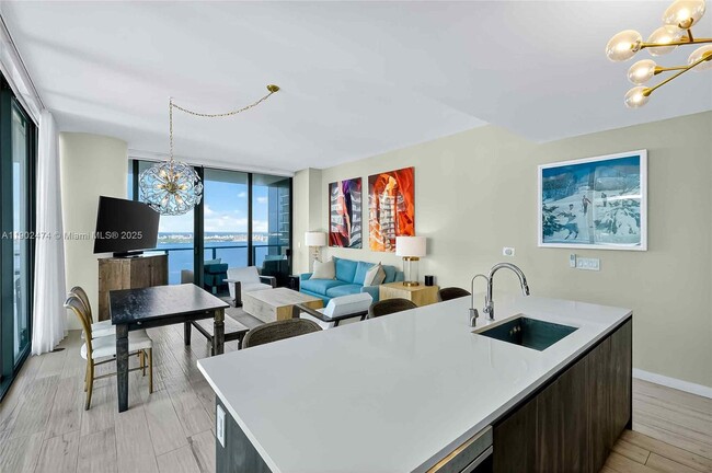 Building Photo - 480 NE 31st St