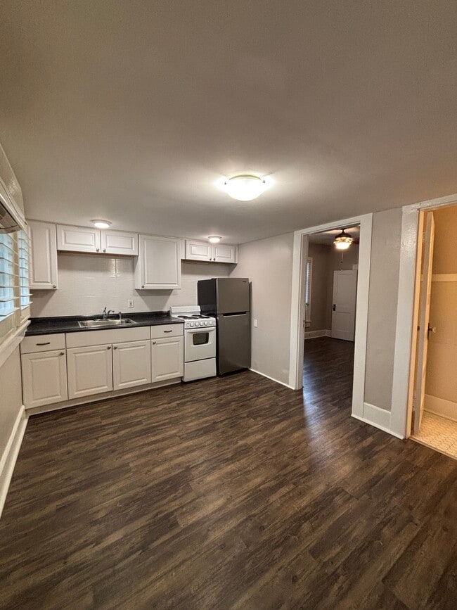 Building Photo - 1 Bed/1 Bath - Unit 4