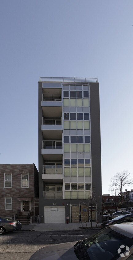 Building Photo - 48 Box St