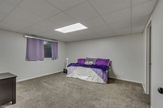 Building Photo - 3 br, 1 bath House - 927 East 200 South St...