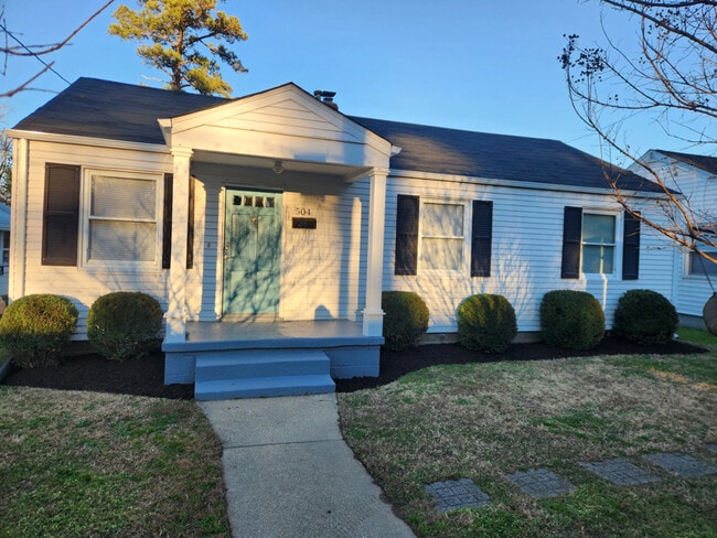 Building Photo - 504 Battery Pl