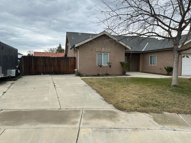 Building Photo - 530 E Ferguson Ct