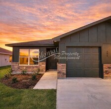 Building Photo - 506 Lost Trl