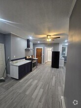 Building Photo - 100 Peever St