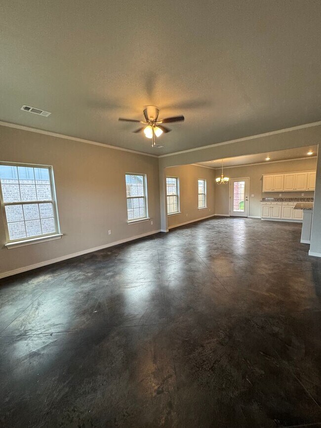 Foto del edificio - Located in the Glendale area! "Be there 1s...