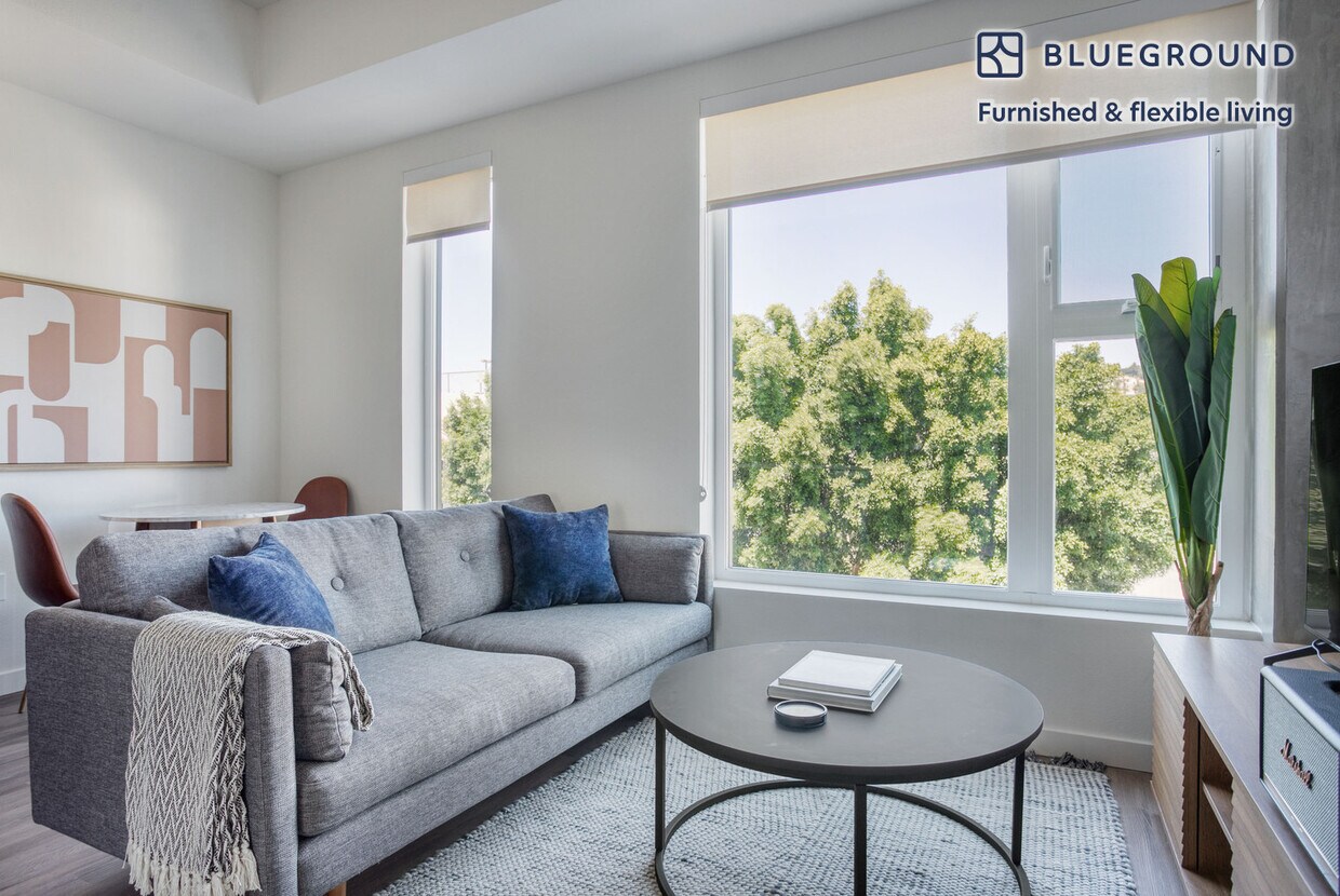 Foto principal - 5620 De Longpre Ave
