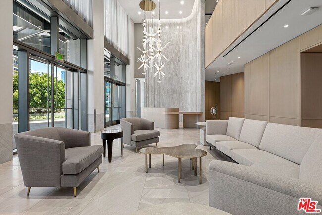 Foto del edificio - 211 Elm Ct