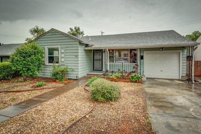 Building Photo - 566 Russell St