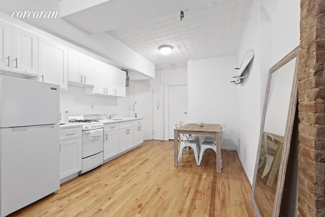 Building Photo - 148 Sullivan St